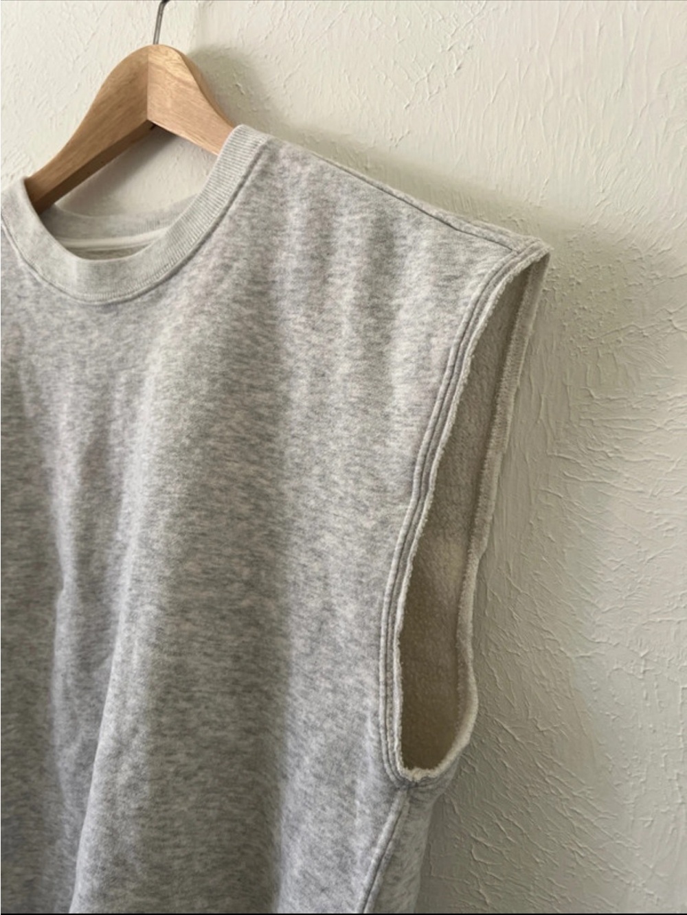 Abercrombie & Fitch Gray Sleeveless Muscle Tee - Picture 5 of 5